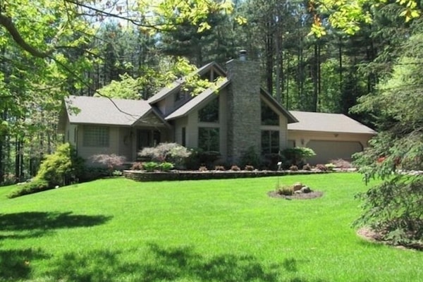 Acorn Lodge is spacious and beautiful both inside and on the trails.