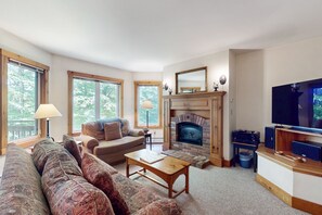 TV, fireplace, DVD player, stereo