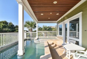 室外游泳池，恒温泳池