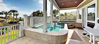 OCEANFRONT | PALM BREEZE | ZWEMBAD | SPA | LIFT