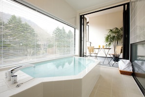Western Style Terrace Suite, Annex | Bathroom | Free toiletries, hair dryer, slippers, bidet - Karuizawa Hotel Longing House (Karuizawa)