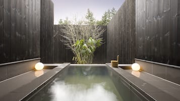 Bathtub spa outdoor