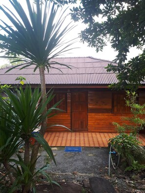3-Bedroom Houses with Karaoke | Free WiFi - Longgaeng Wang Chompoo (Pa Phayom)