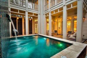 Lämmitetty uima-allas