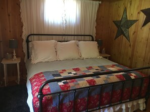 1 chambre, bureau, fer et planche à repasser, accès au Wi-Fi (inclus)