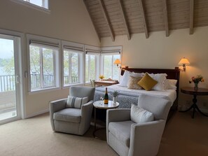 7 bedrooms, desk, iron/ironing board, travel crib