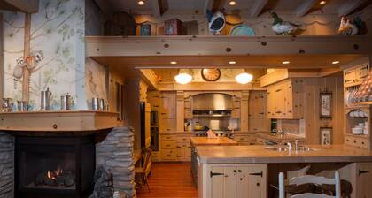 Lakefront Cabin Getaway with Panoramic views of Lake Arrowhead- Dock Access!