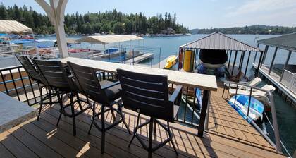 Lakefront Cabin Getaway with Panoramic views of Lake Arrowhead- Dock Access!