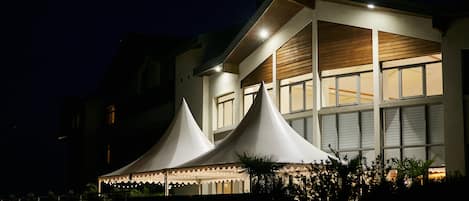 Façade de lâhĂ©bergement - soirĂ©e/nuit
