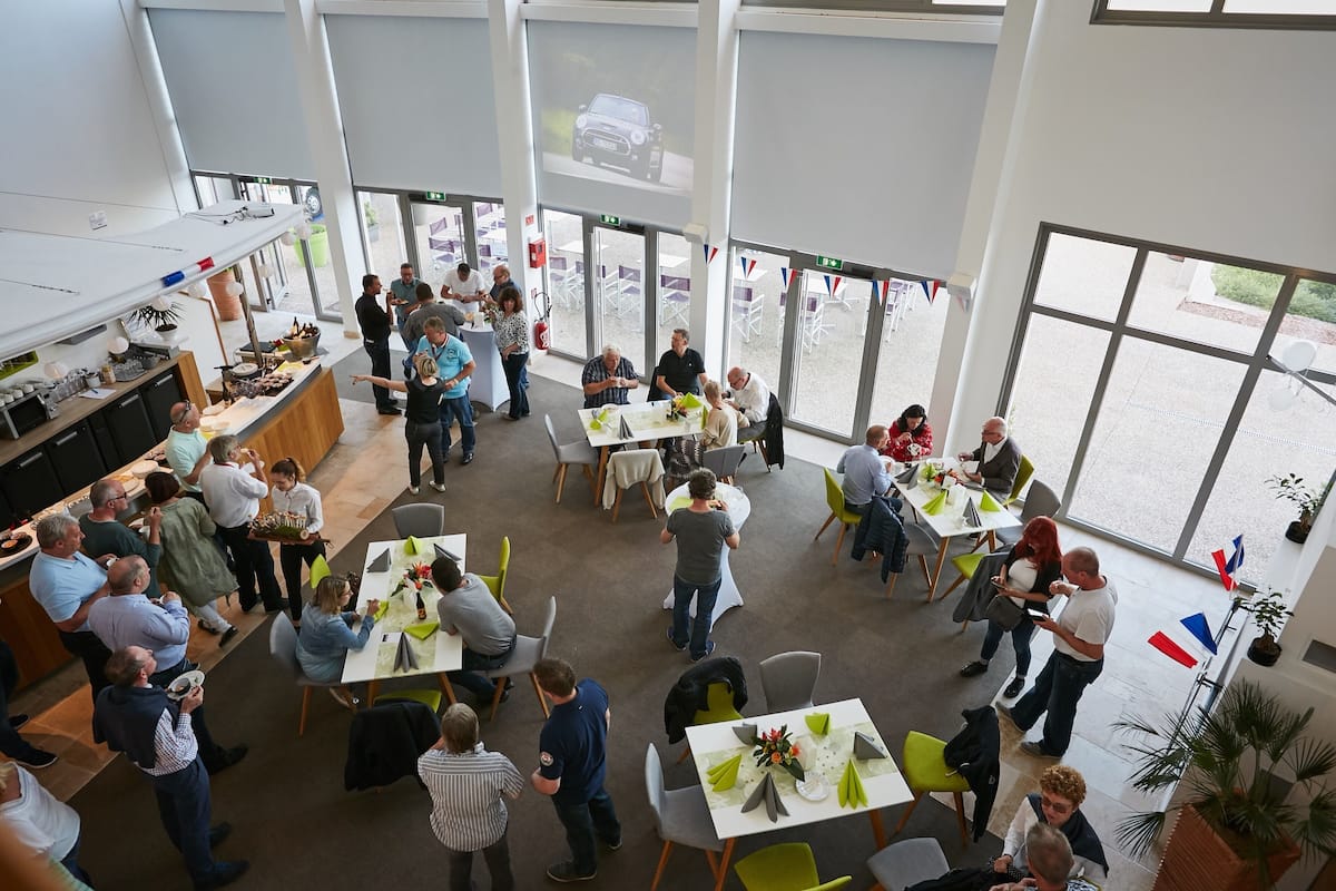 daily buffet breakfast (eur 9.00 per person)