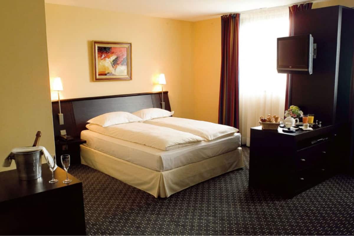 family duplex | premium bedding, in-room safe, desk, blackout curtains