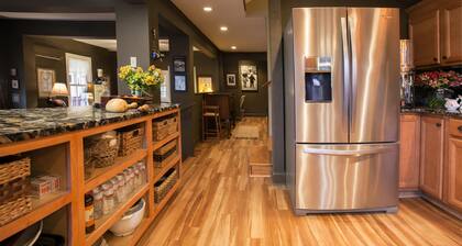 Patricia Home: 6 BR, 4. 5 BA House Montreat, vuodepaikkoja 15
