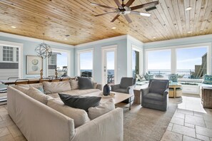 Televisor intel·ligent i reproductor de DVD 