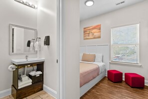 10 bedrooms, iron/ironing board, free WiFi, bed sheets