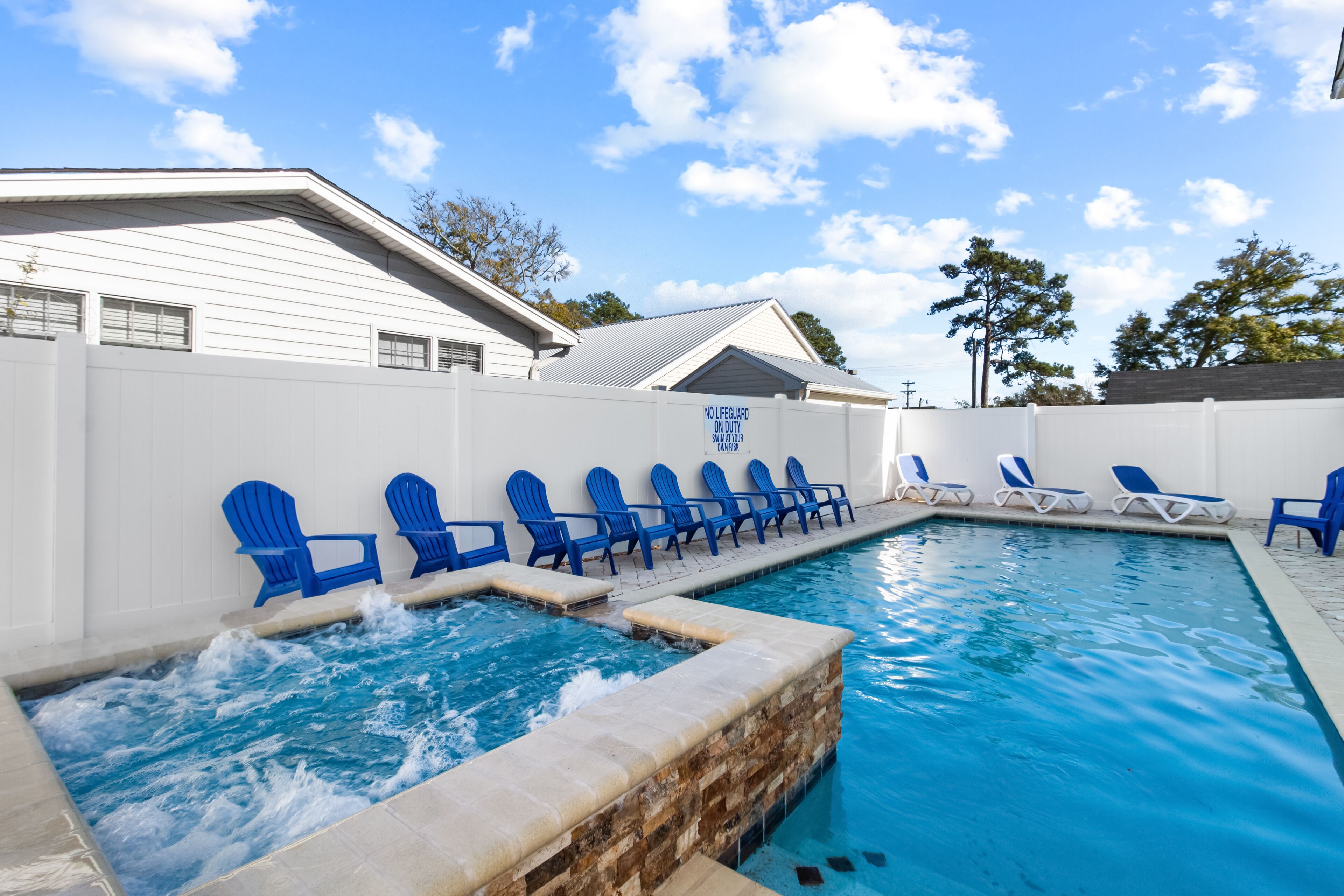 室外游泳池，恒温泳池