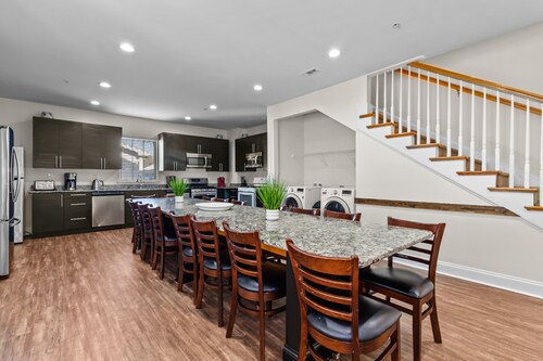 Edullinen suuri uusi loma-asunto biljardi / yksityinen uima-allas / kylpylä nukkuu 36 hengelle 