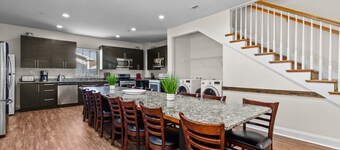 Grand billard / piscine privée / spa privé et abordable pour 36 personnes 