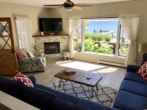 Smart TV, chimenea y estéreo