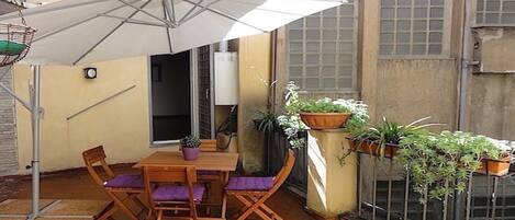 تناول الطعام بالخارج