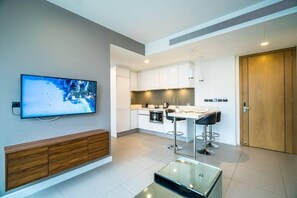 Full-sized fridge, microwave, stovetop, coffee/tea maker - Oceanstone Laguna Phuket (Choeng Thale)