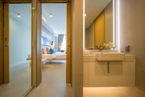 1 bedroom, minibar, in-room safe, desk - Oceanstone Laguna Phuket (Choeng Thale)