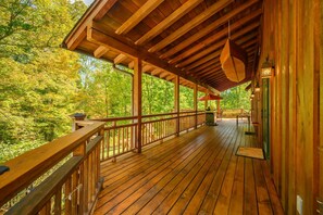 Terrace/patio - Architectural gem, hot tub 1.5 miles from Nashville. (Nashville)