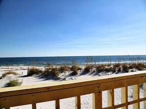 På stranden