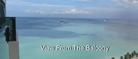 Condo Deluxe, 1 cama King size y sofá cama, vista a la bahía | Vista del balcón
