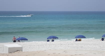IS #204- SEPT. SPECIAL! STAY 6 NIGHTS GET 1 NIGHT FREE! BCH SERVICE INCLUDED!