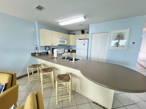 Fridge, microwave, oven, stovetop - #204- GULF FRONT, 2ND FLOOR! NOW BOOKING SPRING AND SUMMER! BCH SERVICE INCL.! (Fort Walton Beach)