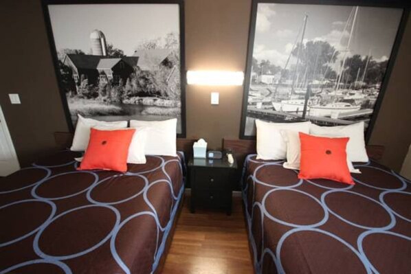 1 slaapkamer, een strijkplank/strijkijzer, internet, beddengoed