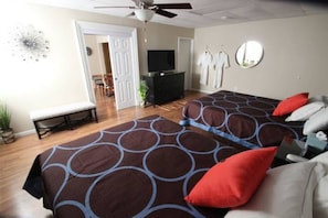 1 bedroom, iron/ironing board, Internet, bed sheets