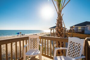 Property grounds - A Villa Roja: Oceanfront Home with Incredible Views, Deck, Open Concept (Oak Island)