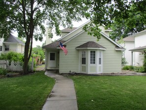 Exterior - Great Mid-to-Downtown Location only 30 minuets to Glacier National Park! (Kalispell)
