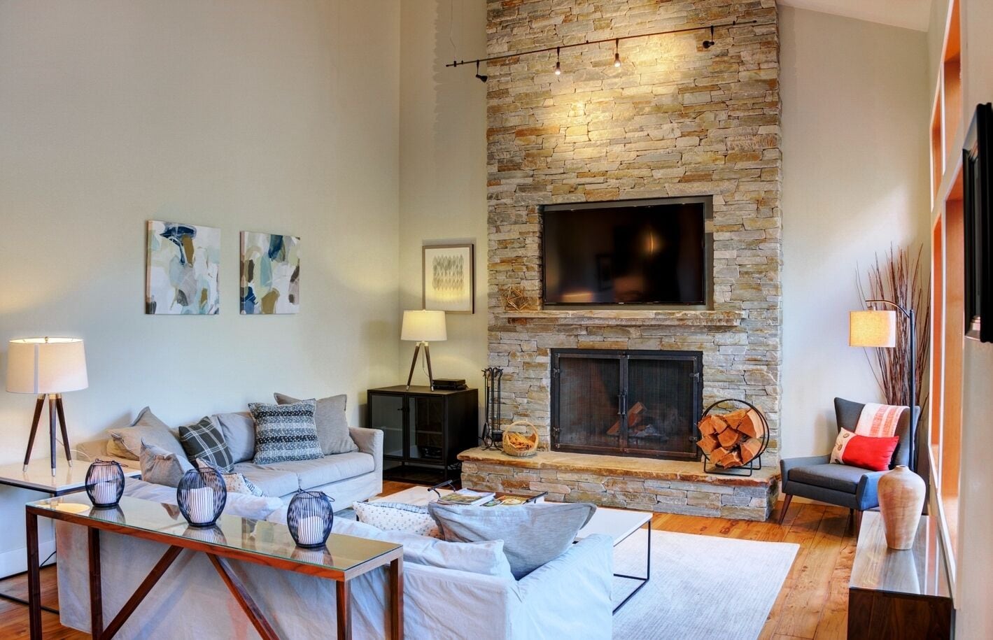 Newly Remodeled, Light and Spacious with a Gourmet Kitchen.