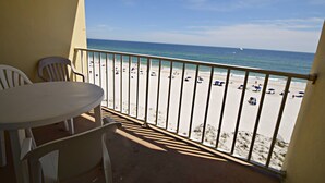 A balcony with a view of a beach. - 🌊🎣 Relax and catch a couple fish- Happiness comes in waves. 🎣🌊 (Gulf Shores)