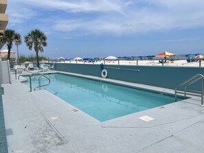 Pool - WESTWIND CONDO LOCATED RIGHT ON THE BEACH, DIRECT VIEW OF THE GULF, Sleeps 6. (Gulf Shores)