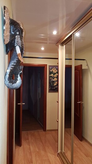 Apartamento superluxo, 3 quartos | Sala de estar | TV