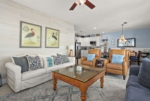 スマートテレビ、暖炉、DVD プレーヤー