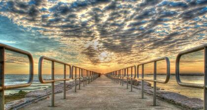 Beachside Escapes 1BR Condo with Pool, Hot Tub & Dune-View Patio