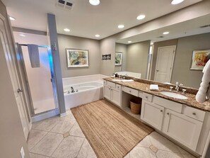 Bathtub, towels