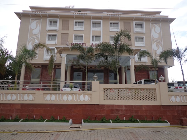 Mặt tiền nơi lưu trú