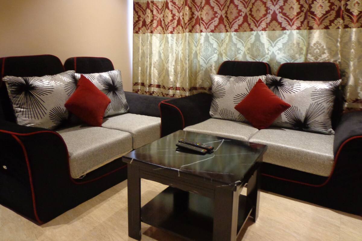Phòng Suite Elite, 1 giường cỡ king | Két bảo mật tại phòng, bàn, giường gấp/giường phụ (phụ phí)
