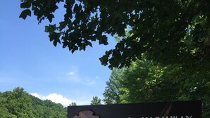 A sign indicating Shenandoah National Park.
