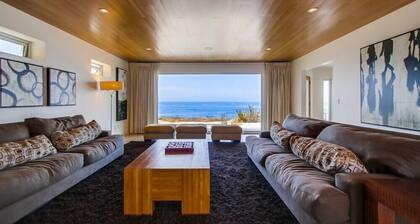 SPECTACULAR OCEANFRONT ESTATE--Private Pool and Hot Tub, Sweeping View