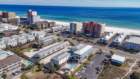 Exterior - Spring Break is calling!~ Perfect time to plan that beach getaway! (Gulf Shores)