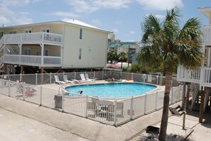 Pool - Spring Break is calling!~ Perfect time to plan that beach getaway! (Gulf Shores)