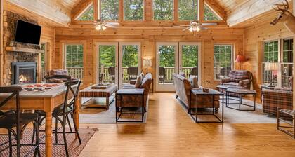 High Top Lodge | Luxe Views, Hot Tub + Biltmore Pass | 22min to Asheville