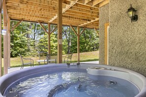 Outdoor spa tub - High Top Lodge | Luxe Views, Hot Tub + Biltmore Pass | 22min to Asheville (Black Mountain)