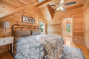 5 bedrooms, desk, iron/ironing board, travel cot - High Top Lodge | Luxe Views, Hot Tub + Biltmore Pass | 22min to Asheville (Black Mountain)